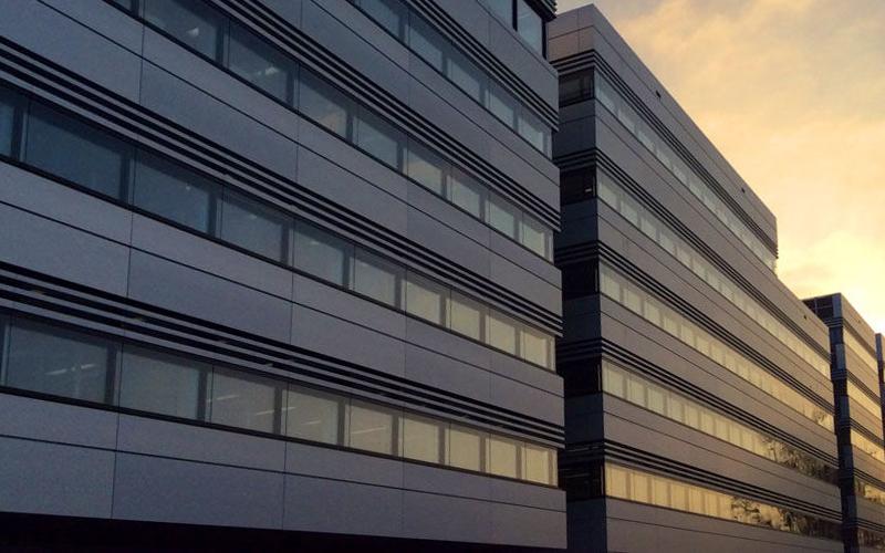 Budova v rakúskom Wolfurte ovládaná pohonom GJ56 e07 SMI. foto Geiger