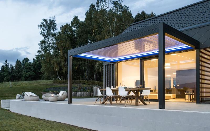 Pergola mit integriertem LED-Beleuchtung. Foto: Gibus